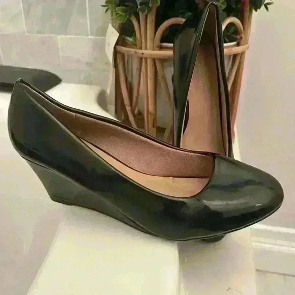 Forever 21 Patent Leather size 10 - Picture 2 of 7